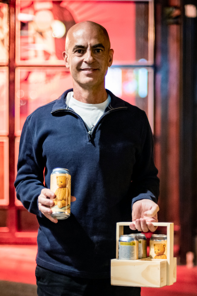 Fabián Cremaschi receiving his special edition of beers